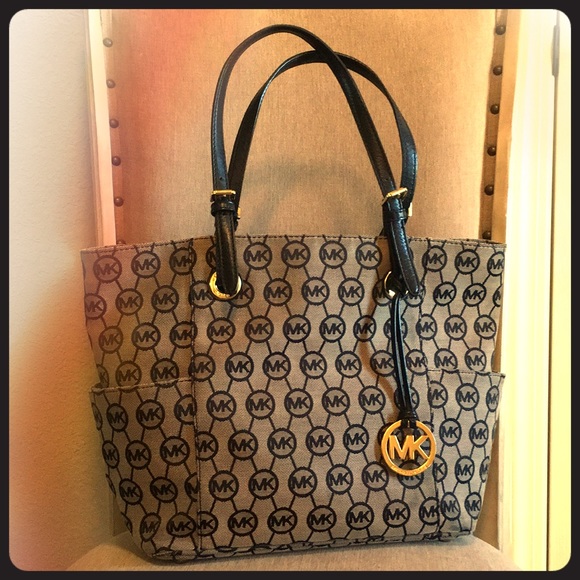 Michael Kors Handbags - Michael Kors Tote